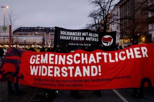 Read more about the article Bundesweite Solidarität mit den Angeklagten im Rondenbarg Prozess: 3000 auf Demonstration in Hamburg